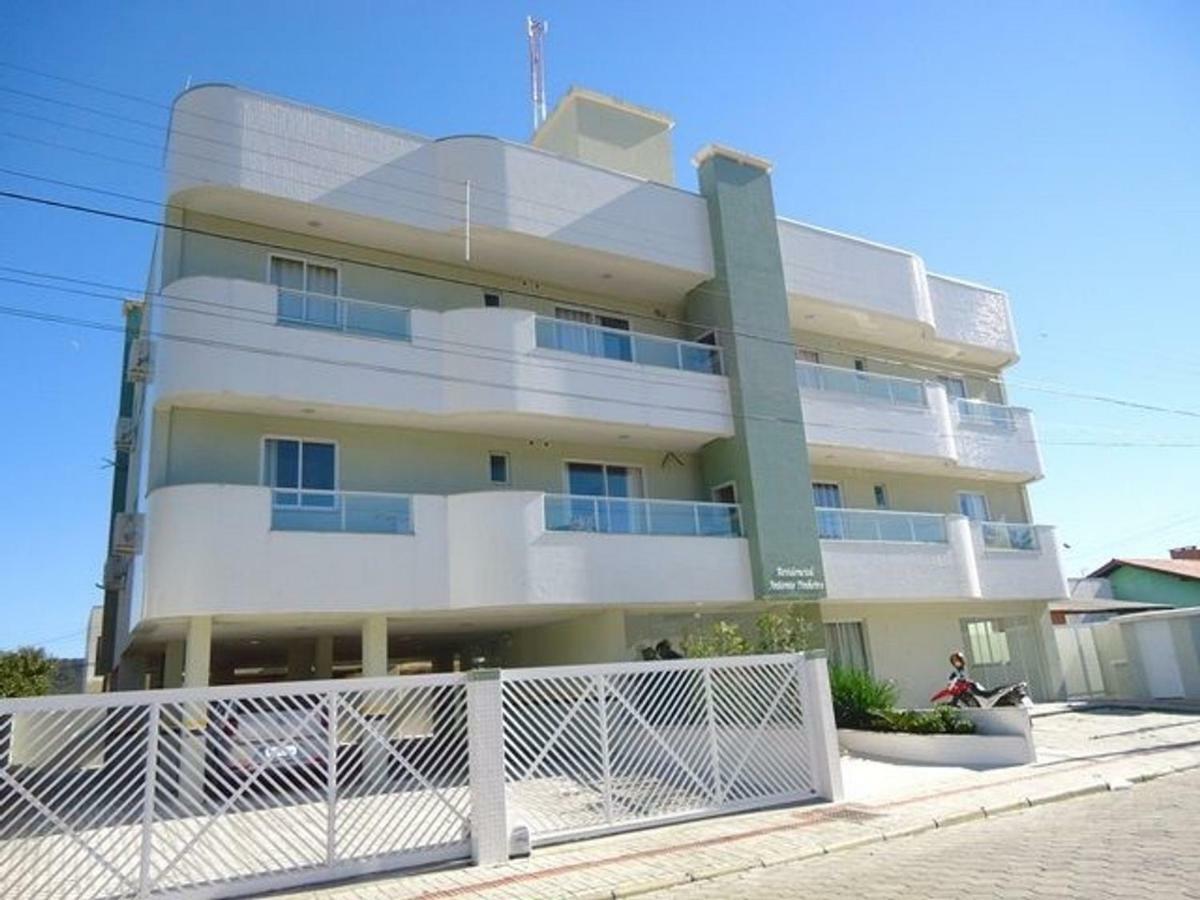 Res. Antonio Pinheiro. Apartamento com 2 dormitórios. Bombinhas Exterior foto